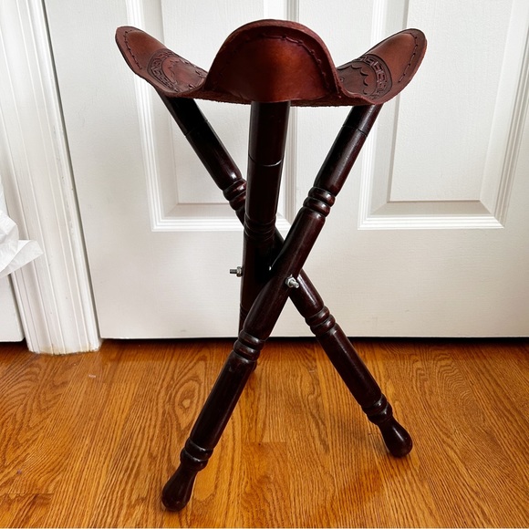 Vintage Handcrafted Mexican Leather Saddle Seat Folding Tripod Camping Stool - Picture 13 of 13